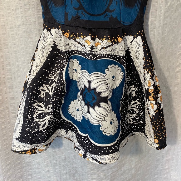 Vintage Pattern Dress - Picture 3 of 8